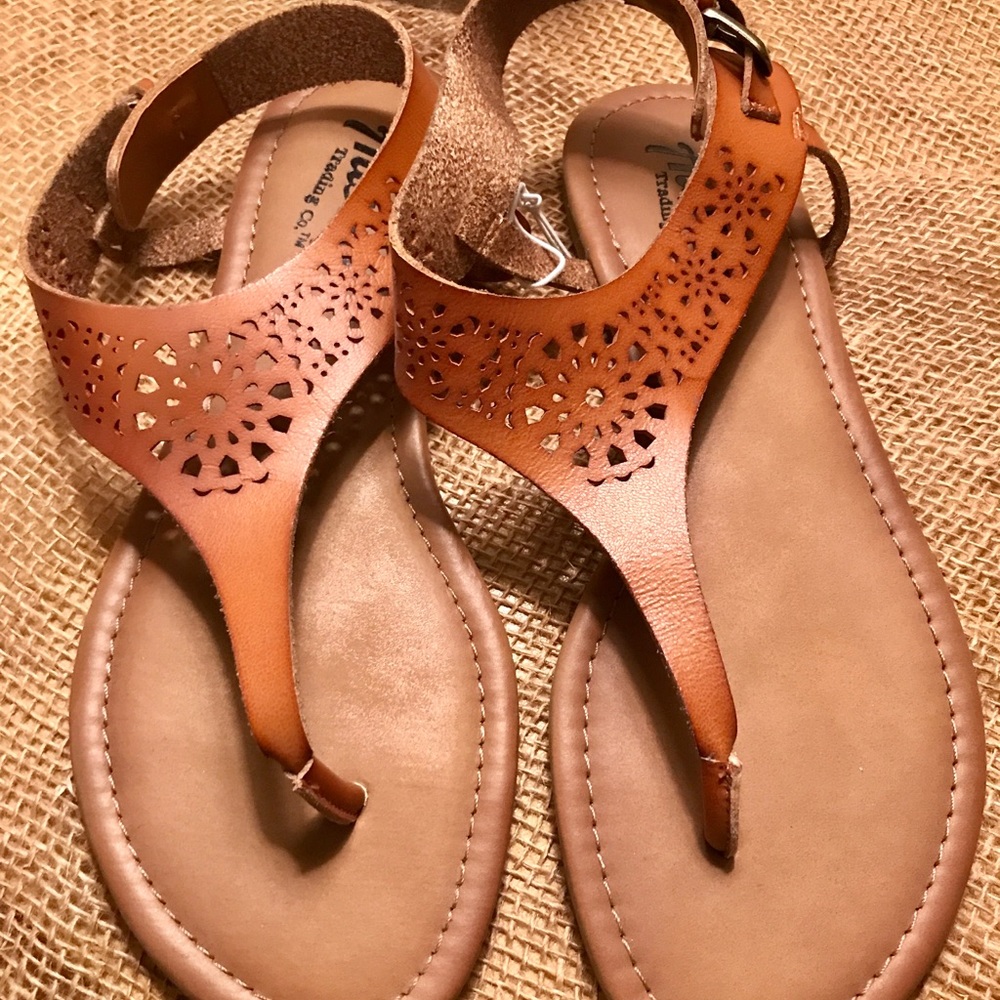 Austin Trading Co. brown sandals- sz 9